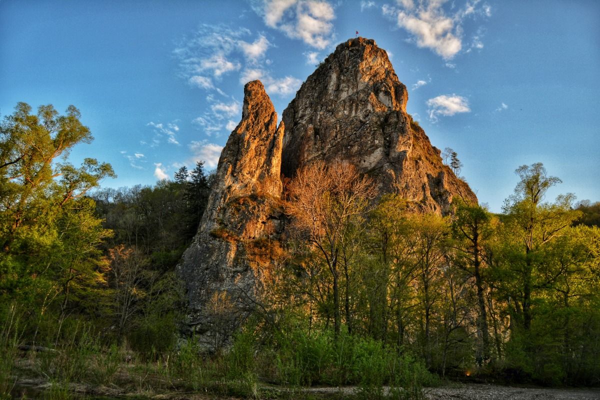 Скала монах остров Олений